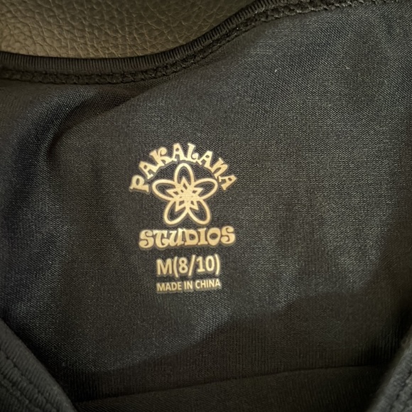 New Pakalaha Studios Top - Picture 2 of 7